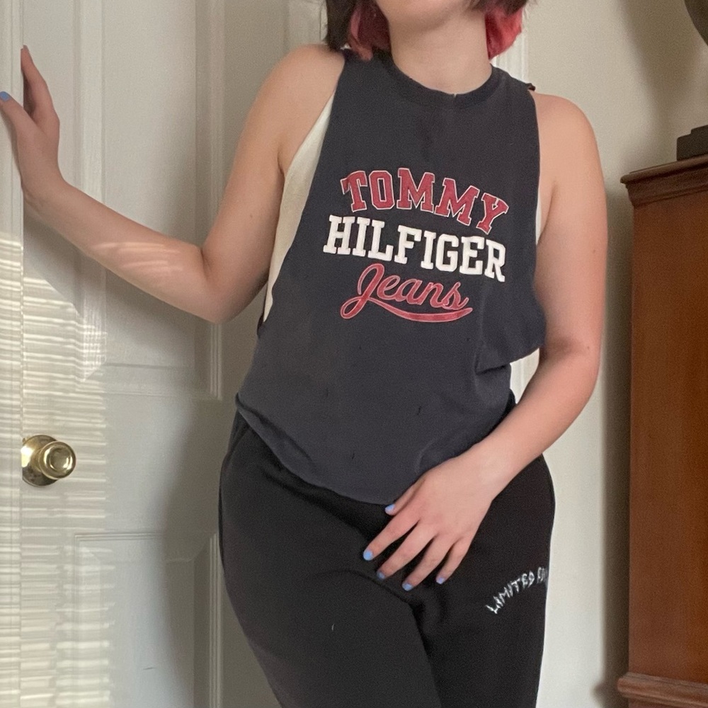 sleeve-less navy-blue tommy tank